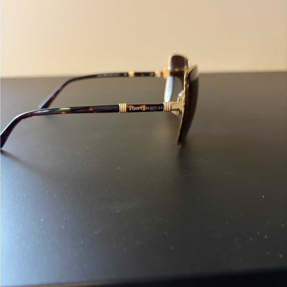 Tory Burch Gold Frame Black Gradient Lens Women's Sunglasses - Picture 4 of 11